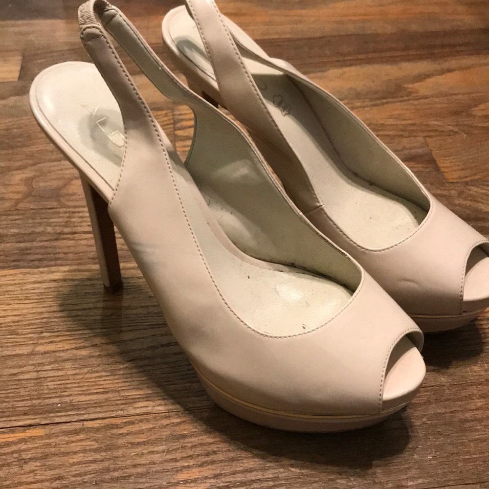 Aldo nude heel size 9